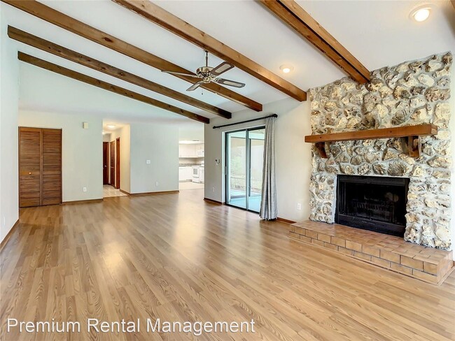 Building Photo - 3 br, 2 bath House - 1457 Oak Place