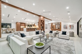 Building Photo - 16110 Clear Oak Dr