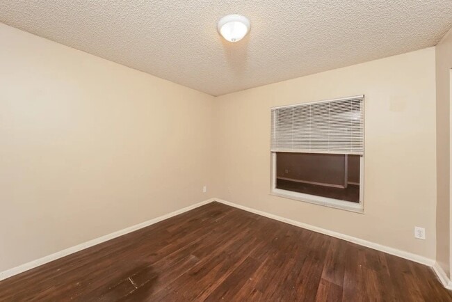 Foto del edificio - 6403 C Durham Dr