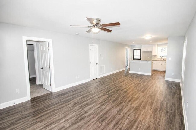 Foto del edificio - 619 Flynwood Pl SW