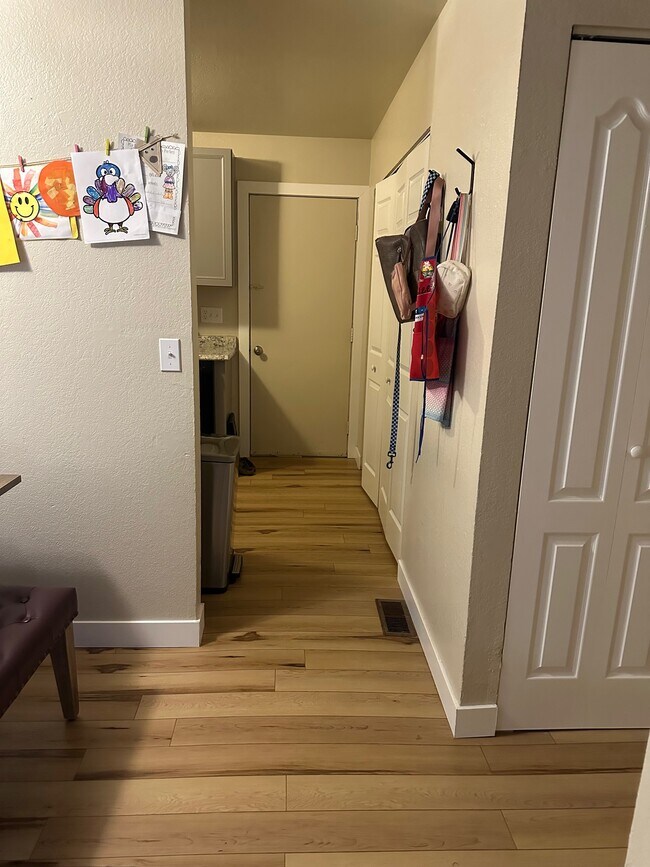 Foto del edificio - 631 Highline Dr