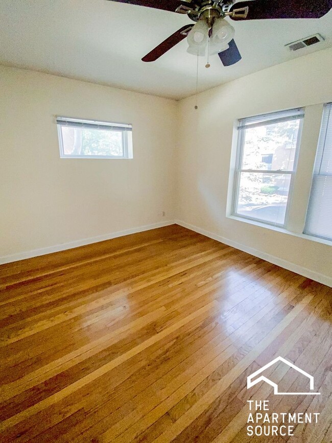 Building Photo - 851 W Cornelia Ave