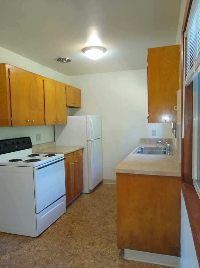 Kitchen - 3965 SE Gladstone St