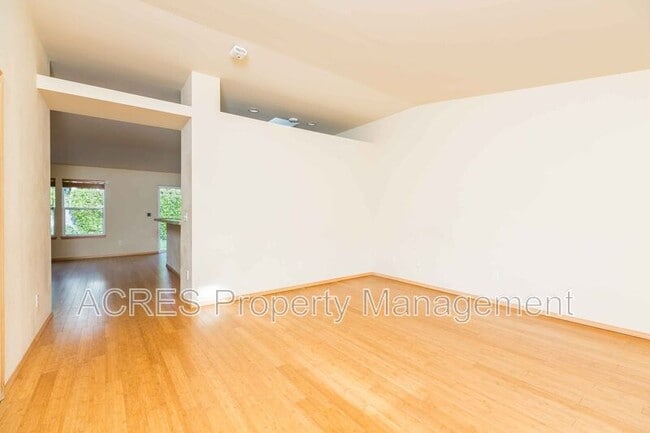 Foto del edificio - 620 S 192nd Pl