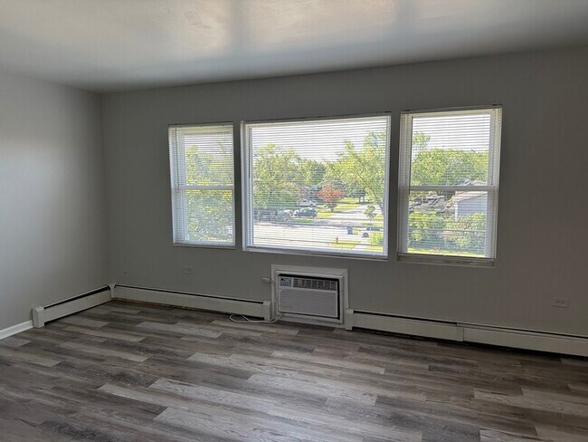 Building Photo - 8424 W 87th St Apt 3B
