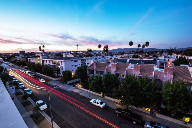 Foto del edificio - 17720 Magnolia Blvd