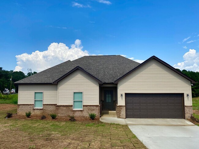 Foto del edificio - Home for Rent in Jasper, AL...View with 48...