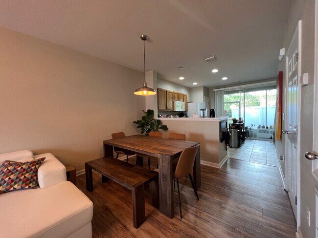 Foto del edificio - AVAILABLE MAY 10TH 2BD/2.5 BATH TOWNHOME IN THE EXCLUSIVE WYNCHASE COMMUNITY!!