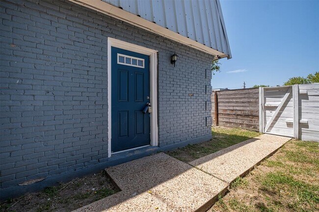 Foto del edificio - 2217 Mission Hill Dr