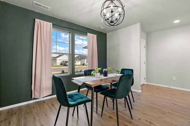 Foto del edificio - 16372 Whitley Ave