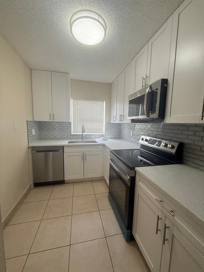 Building Photo - 7903 SW 9th St