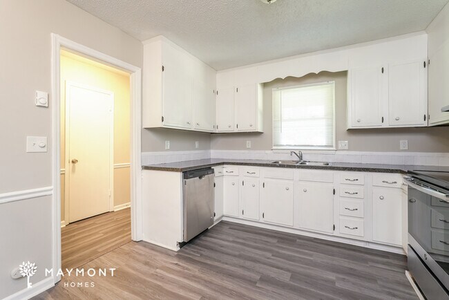 Foto del edificio - 1670 Village Pl