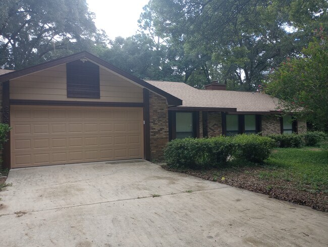 Building Photo - 2063 Penncrest Ct