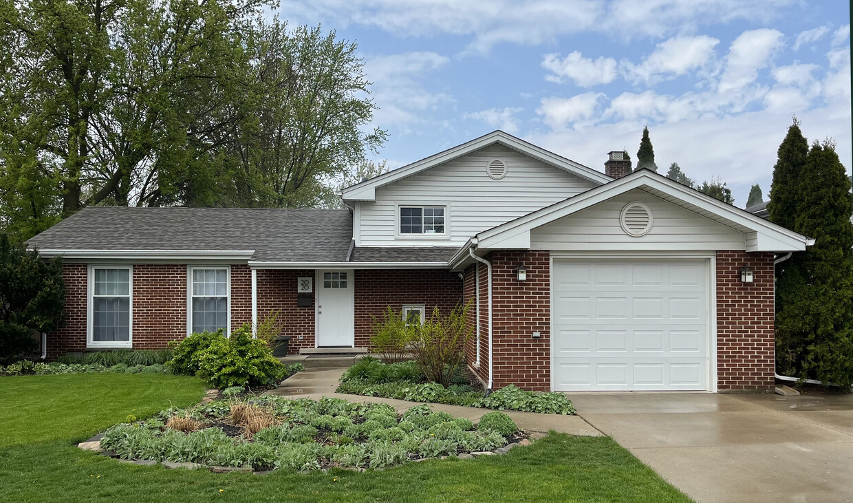 Primary Photo - 2020 N Kennicott Dr