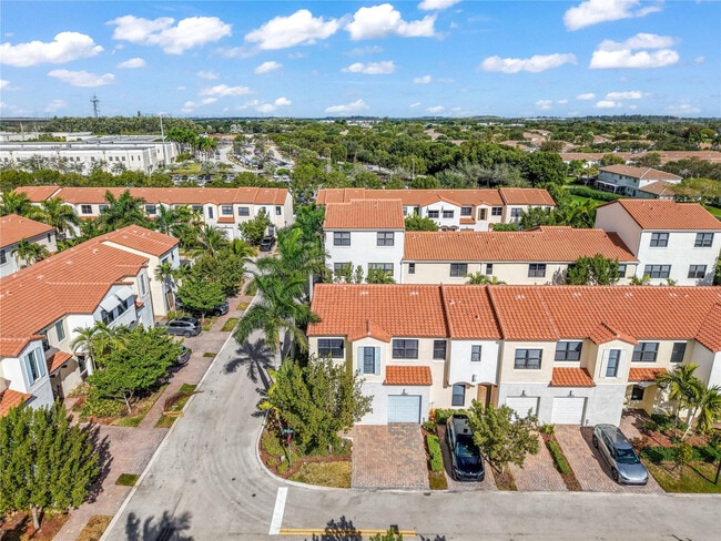 Foto del edificio - 20927 NW 1st Ct