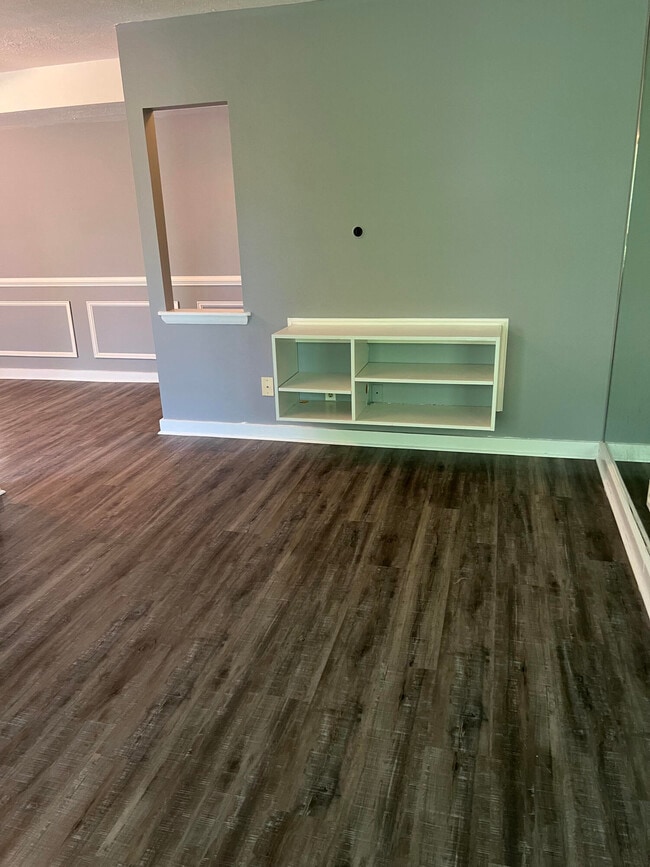 Foto del edificio - 421 Redding Rd