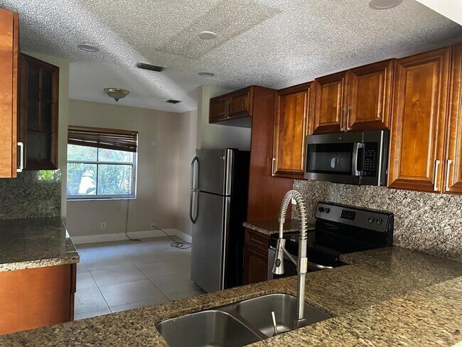 Foto del edificio - 8438 NW 40th Ct