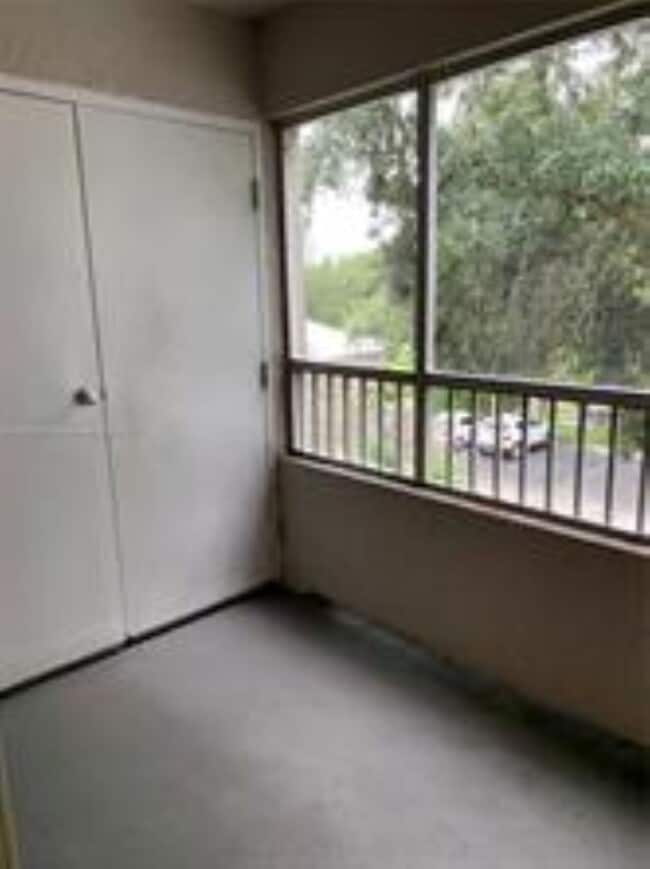 Building Photo - 2811 N Oakland Forest Dr