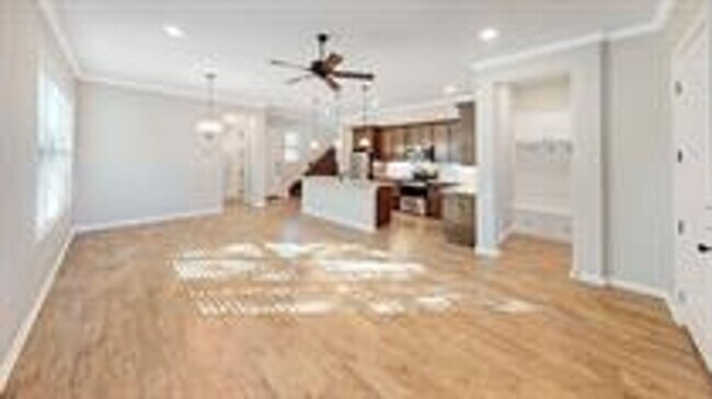 Building Photo - 309 Fairway Dr