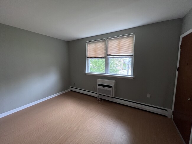 Building Photo - 151 Burmont Rd