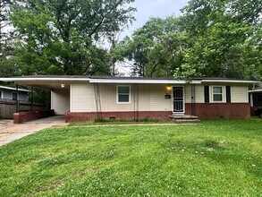 Building Photo - 3084 Oak Forest Dr