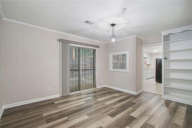 Photo - 2243 Oak Cir House