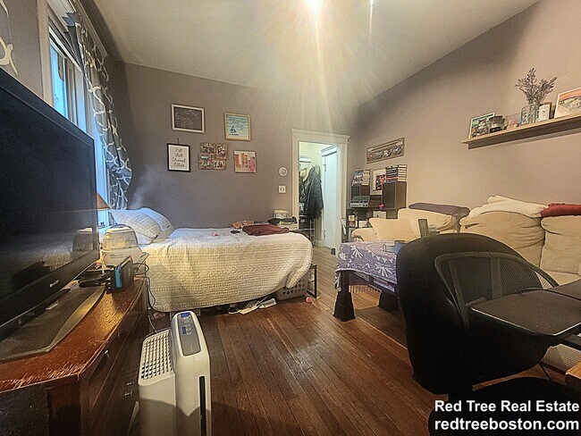 Building Photo - 9 Colborne Rd