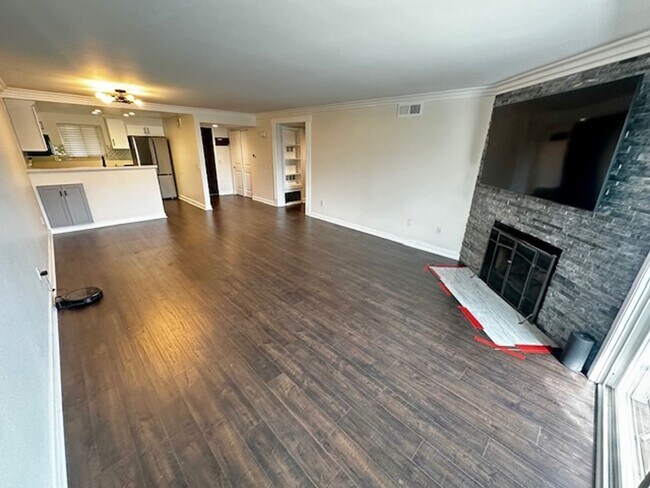 Building Photo - 2 Bedroom, 2 Bathroom Condo for Rent – Che...