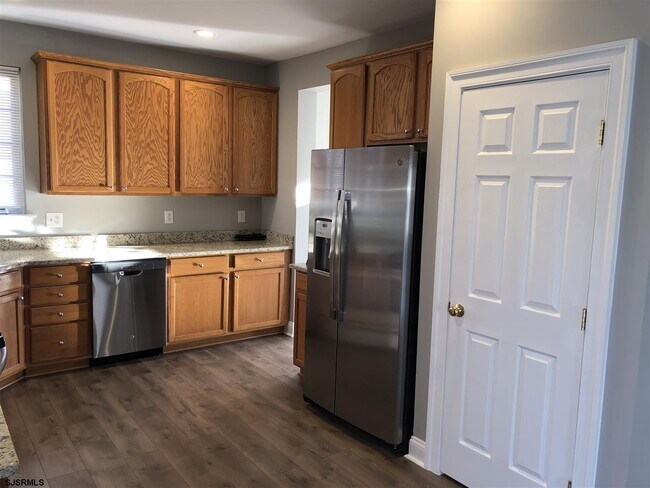 Building Photo - 203 Sea Pine Dr