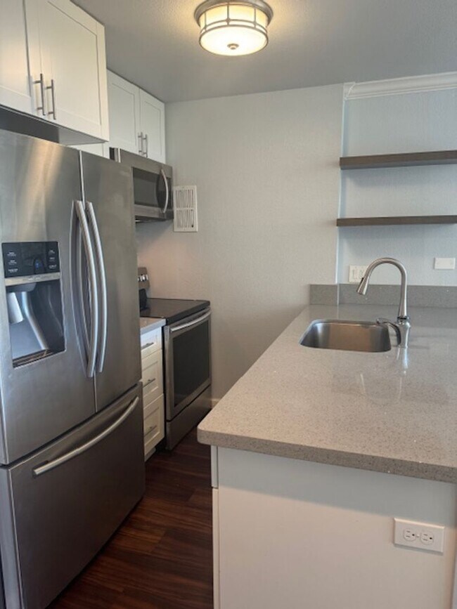 Foto del edificio - Highlander 1 Bedroom with Parking, Washer/Dryer in unit