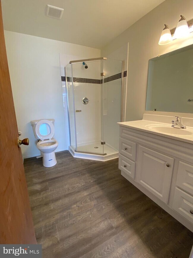 Building Photo - 714 Cobble Creek Curv