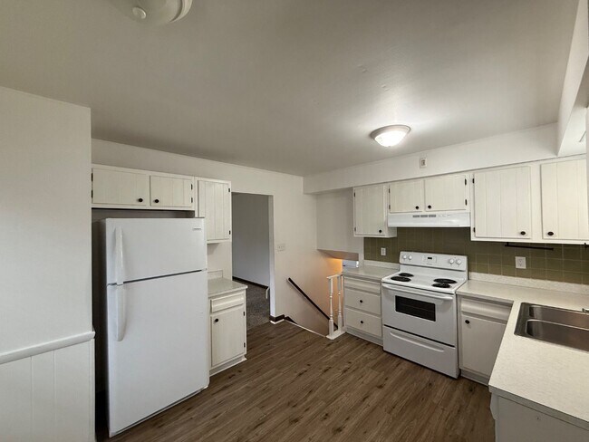 Foto del edificio - 823 Mathews Rd