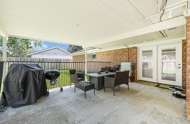 Building Photo - 1109 Frances Dr