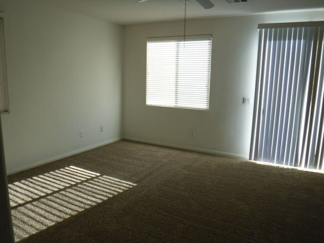 Building Photo - 2 STORY 5 BEDROOM HOME WITH BONUS ROOM UPSTAIRS, GRANITE KITCHEN COUNTERTOPS