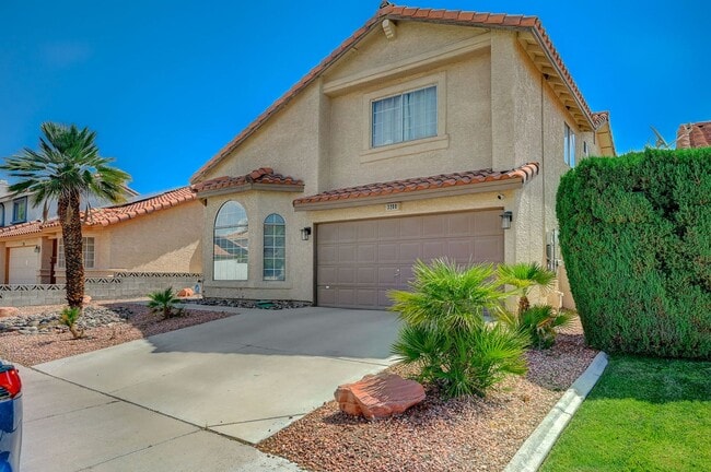 Building Photo - Furnished 4 bedroom home in the Lakes!