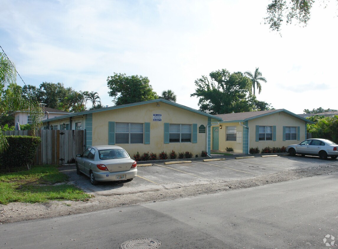 Primary Photo - Tequesta Square