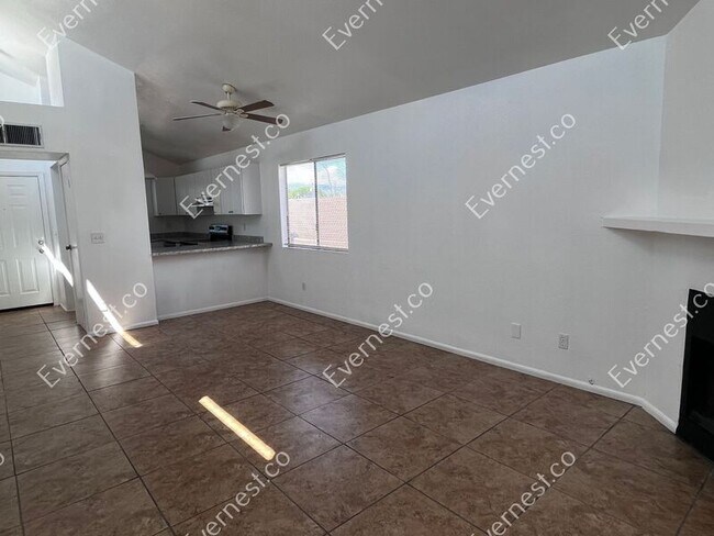 Building Photo - 5706 E 24th St