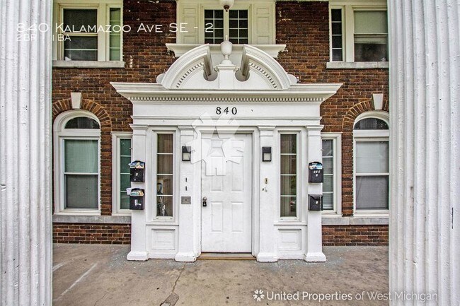 Building Photo - 840 Kalamazoo Ave SE
