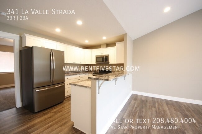 Building Photo - 341 La Valle Strada Ln