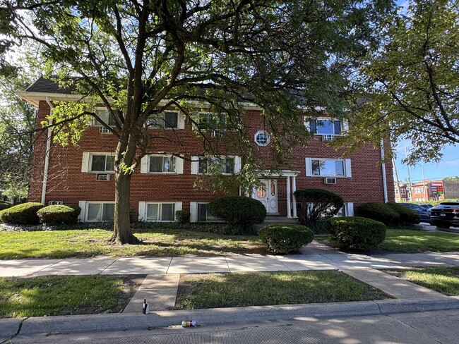 Building Photo - 727 S Maple Ave