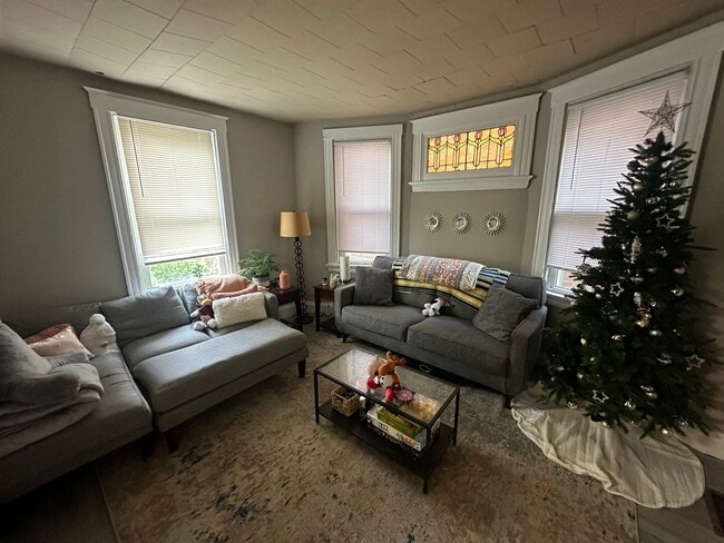 Building Photo - 5 Bedroom House Located In Clifton Near UC's Campus