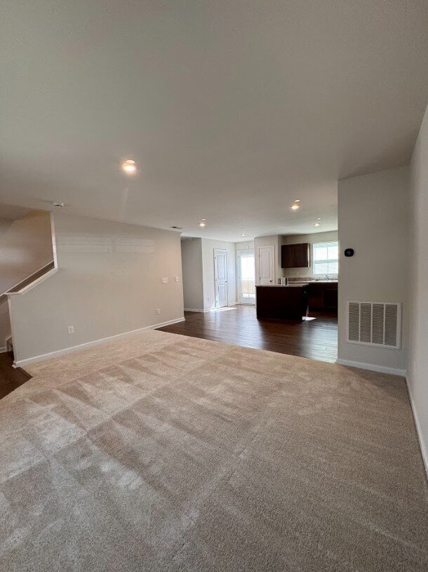 Foto del edificio - Charming 3-Bed, 2.5-Bath Home in Woodruff ...
