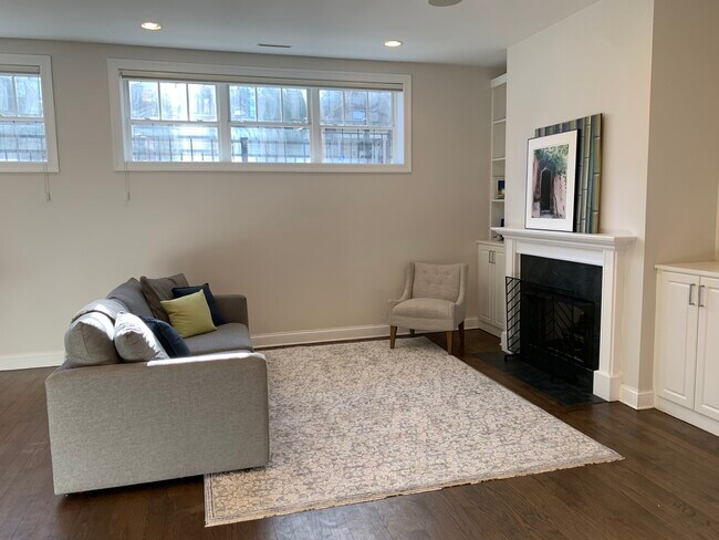 Foto del edificio - 1324 W Pratt Blvd