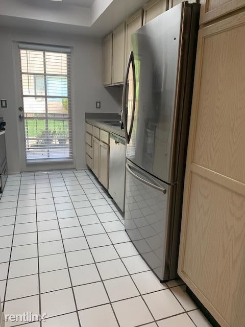 Primary Photo - 400 N Sunrise Way