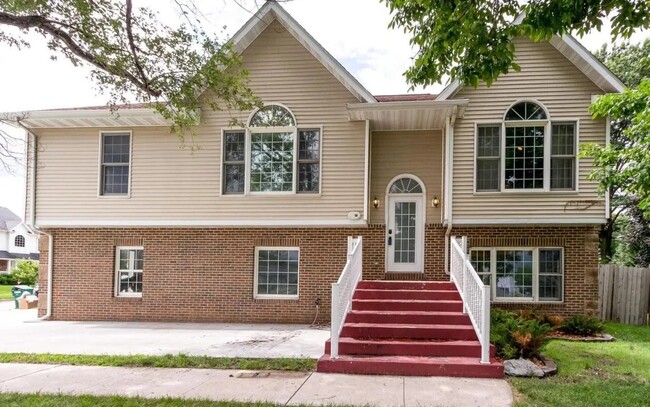 Building Photo - 4003 Marigold Dr