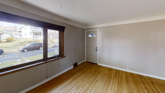 Foto del edificio - 910 N 56th Ave W