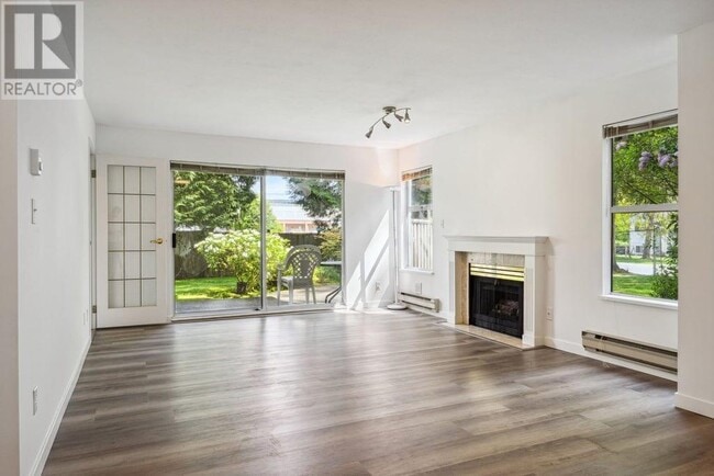 Photo du bâtiment - 7368-7368 Royal Oak Ave
