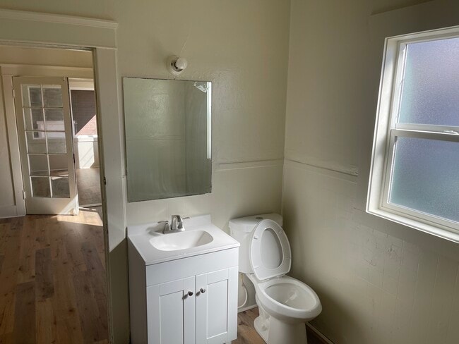 Building Photo - 407 La Mesa Way