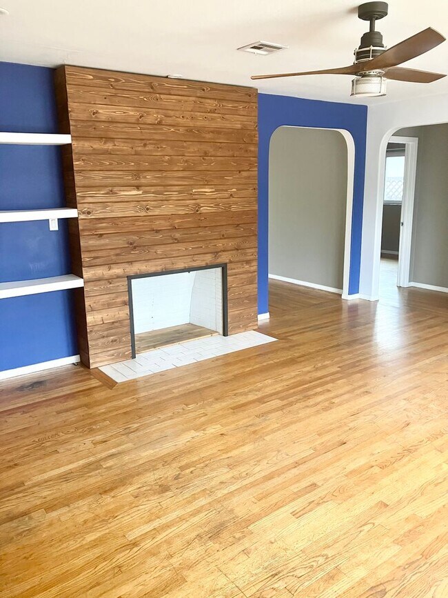 Foto del edificio - Stylish 3 Bedroom in College Area