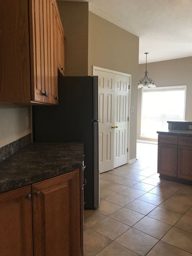 Building Photo - Prattville - 4BR/2BA with extra living area